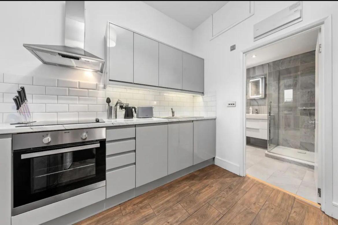 Majestic 2-Bedroom Flat In Knightsbridge-Hyde Park Kb70 런던 외부 사진