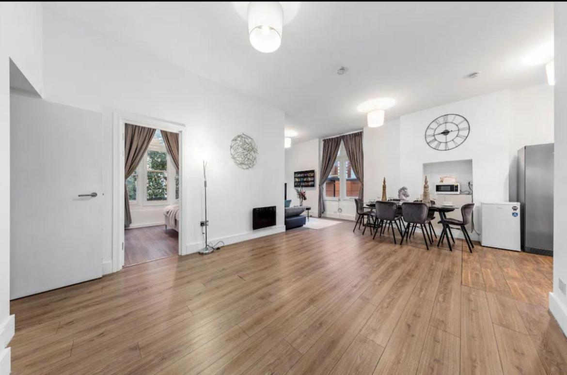 Majestic 2-Bedroom Flat In Knightsbridge-Hyde Park Kb70 런던 외부 사진