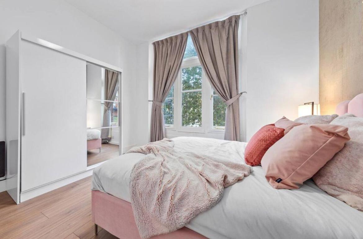 Majestic 2-Bedroom Flat In Knightsbridge-Hyde Park Kb70 런던 외부 사진
